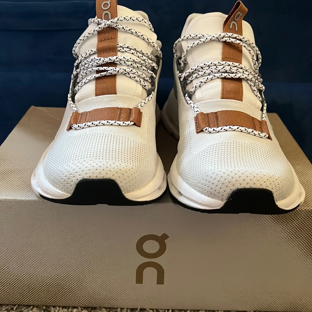 Cloudnova white pearl size 7